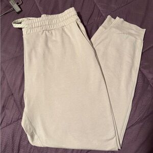 NWOT VUORI PERFORMANCE JOGGERS